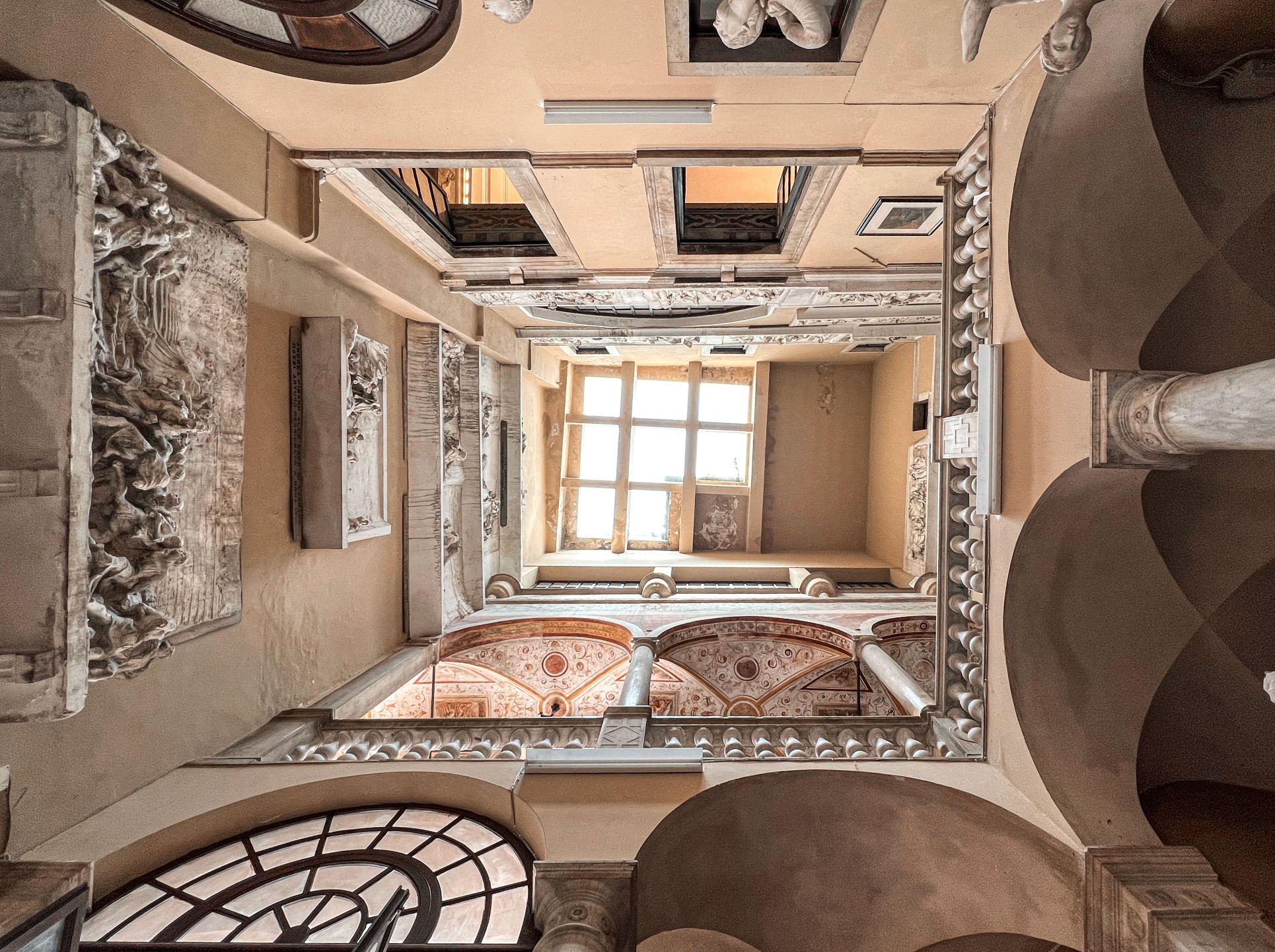 Carrara e l’arte contemporanea: la città laboratorio dove il marmo incontra il saper fare